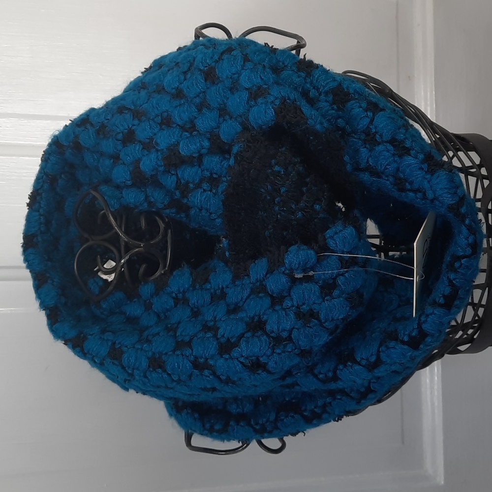 Teal Black Knit Yarn Infinity Loop Scarf Warm Cozy Cowl Your New Favorite! ♾️